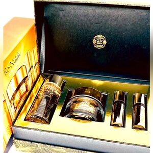 Estée Lauder Re-Nutriv The Pinnacle of Luxury Collection Skincare Set Full Size